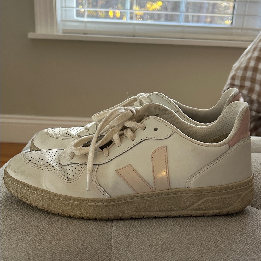 Veja White and Pink Women's Sneakers